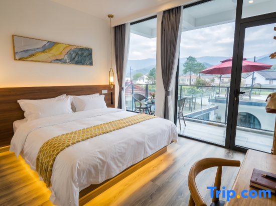 Standard Double room with panoramic view (full double bed)