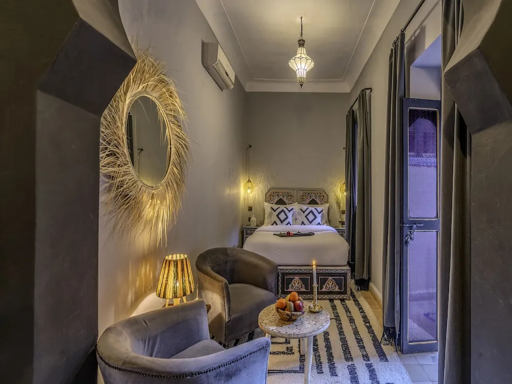 Standard Double room with balcony (full double bed)