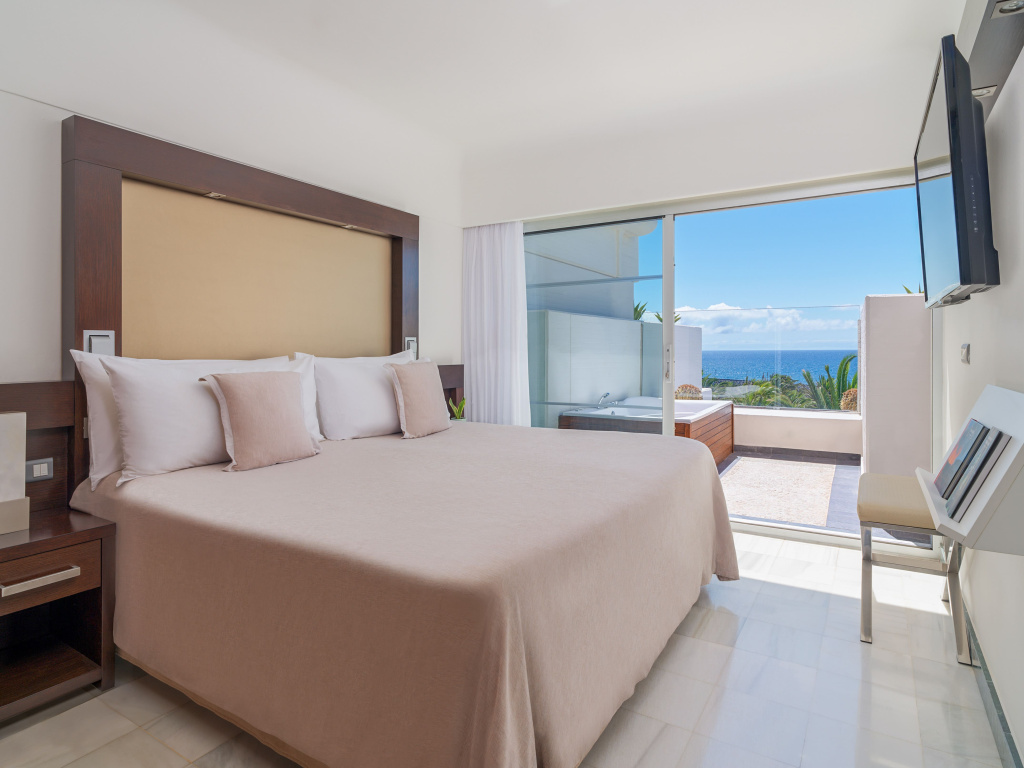 Suite oceanfront