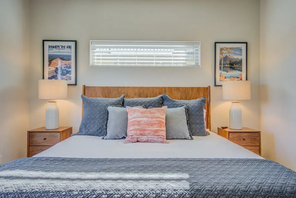 4BR Mnt Viewsmodern Urbanityrooftop Patio — фото 6