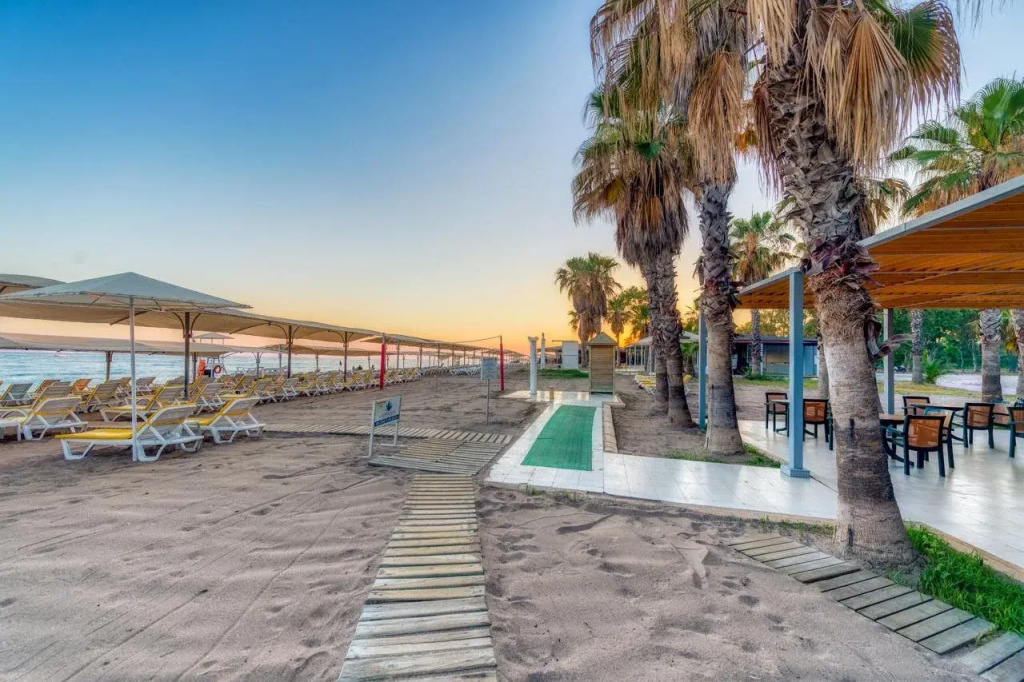 Beach & Waterfront