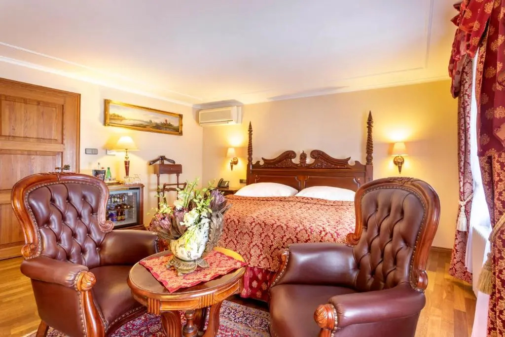 Double room (full double bed)