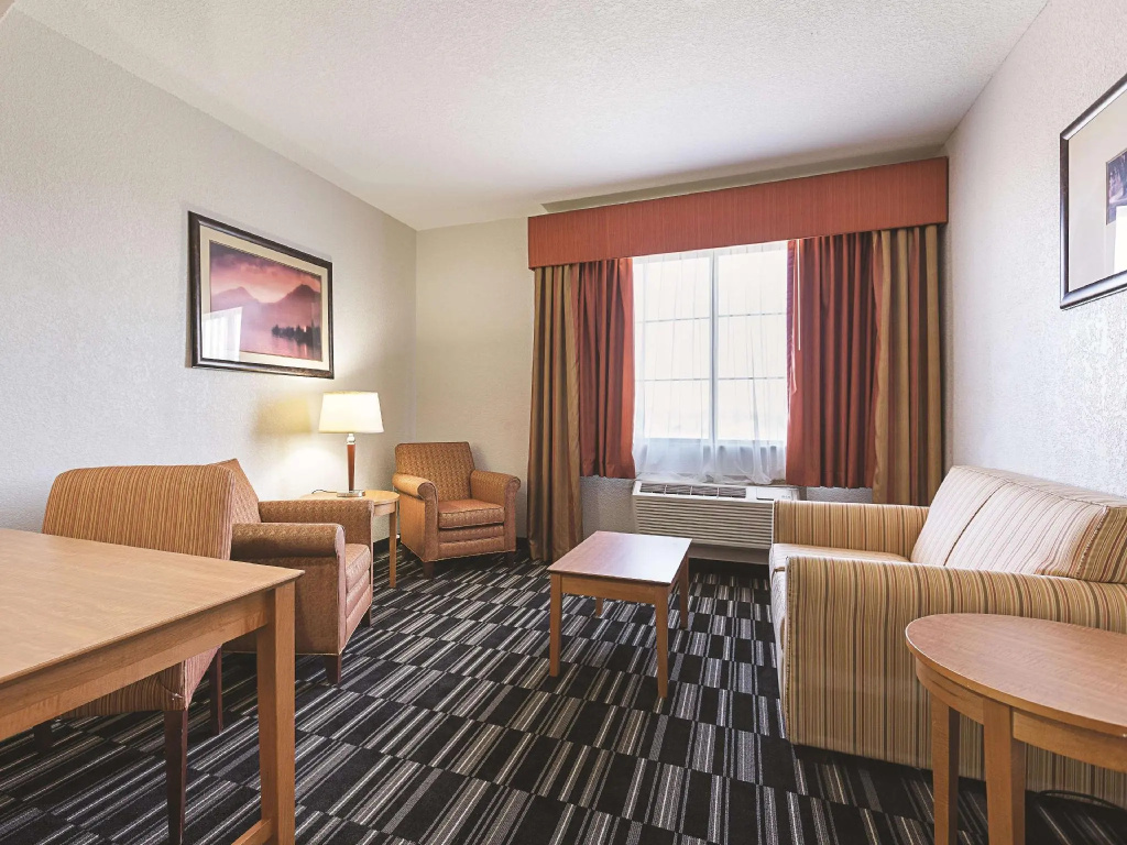 La Quinta Inn & Suites by Wyndham Alvarado - Chambres