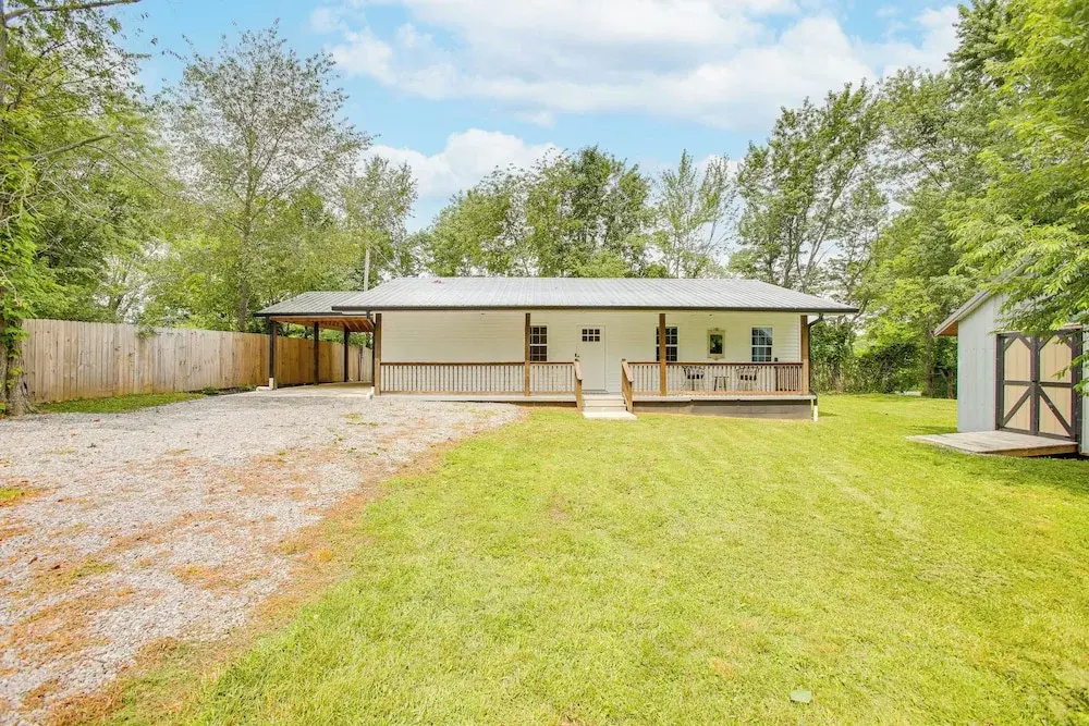 1/2 Mi to Kentucky Downs: Franklin Home w/ Patio!