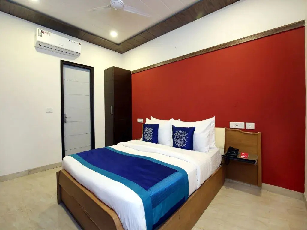 OYO 303 Madhya Marg Chandigarh