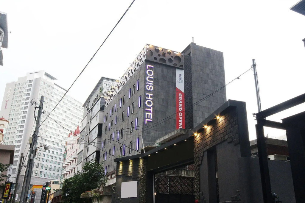 Louis Hotel