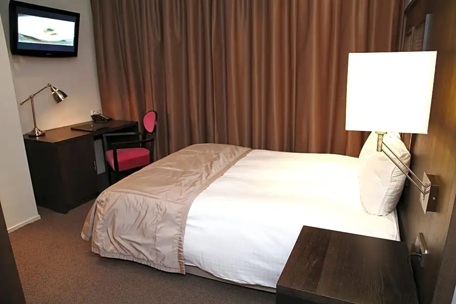 Post-Plaza Hotel & Grand Café - Chambres