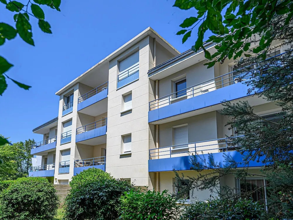 Spacious Stay for Two Near Vannes