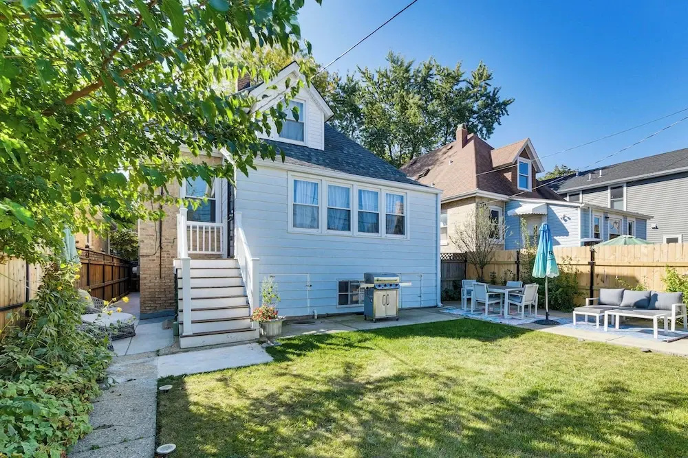 2 Mi to Logan Square: Pet-friendly Urban Oasis!