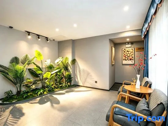 Xingfu Town Lakeside Hotel (Hubei University Branch) in Wuhan