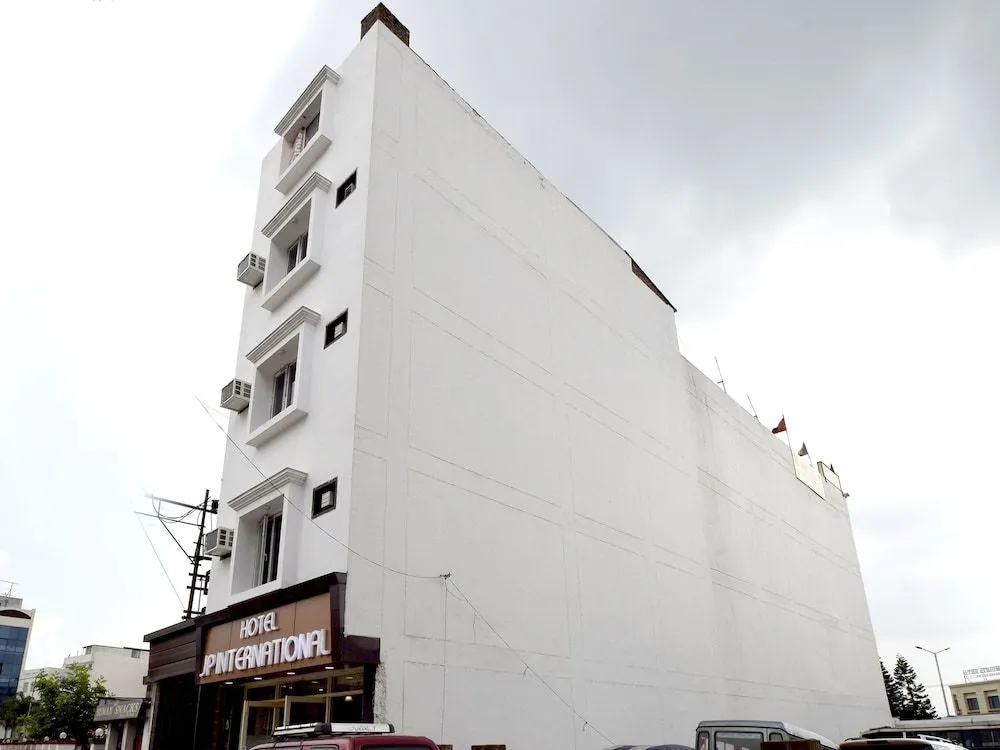 Oyo 16629 Hotel Jp International