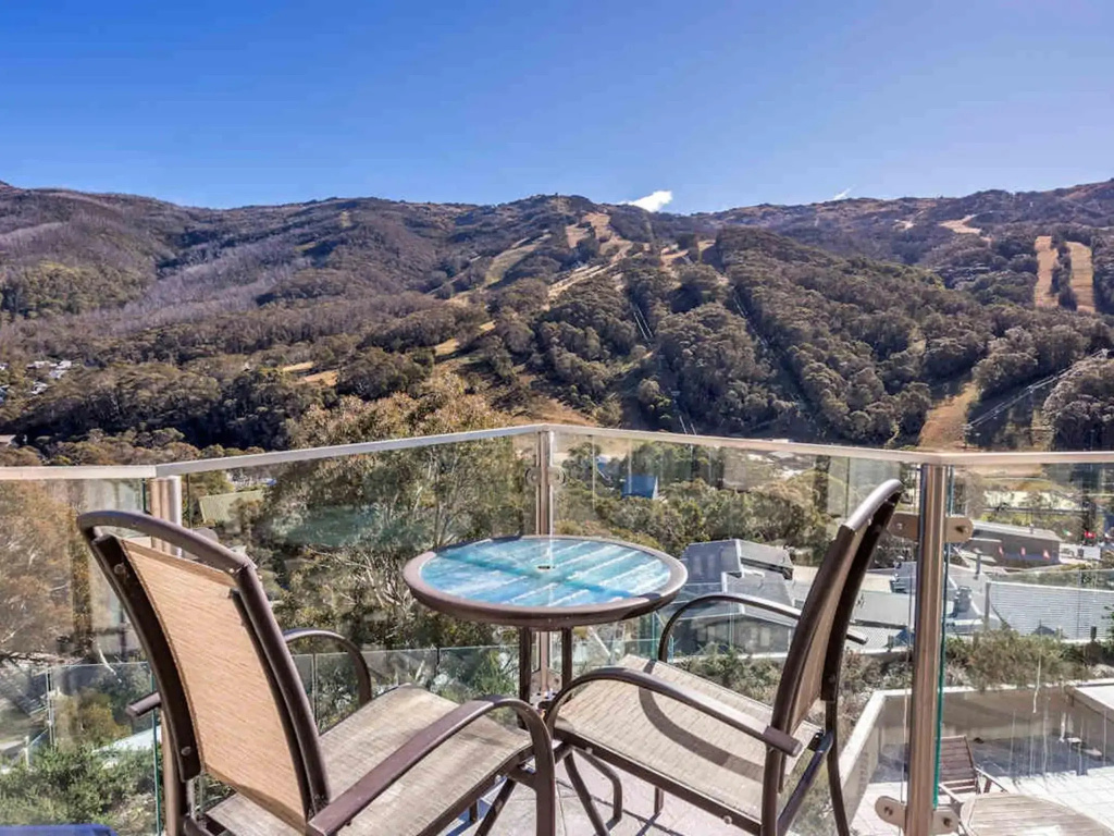 Lantern 1 Bedroom Balcony with Panoramic Mountain View