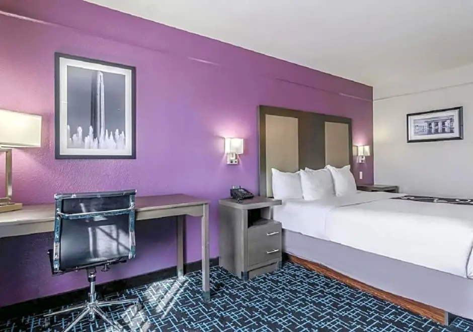 La Quinta Inn & Suites by Wyndham Kansas City Airport - Chambres