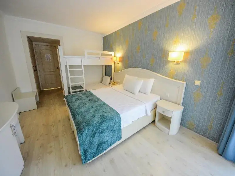 Standard Quadruple room with balcony