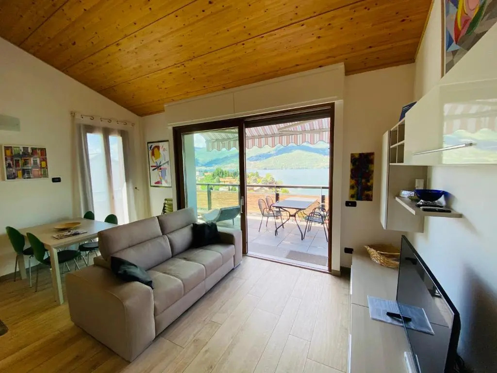 2 Bedrooms Apartment with lake view