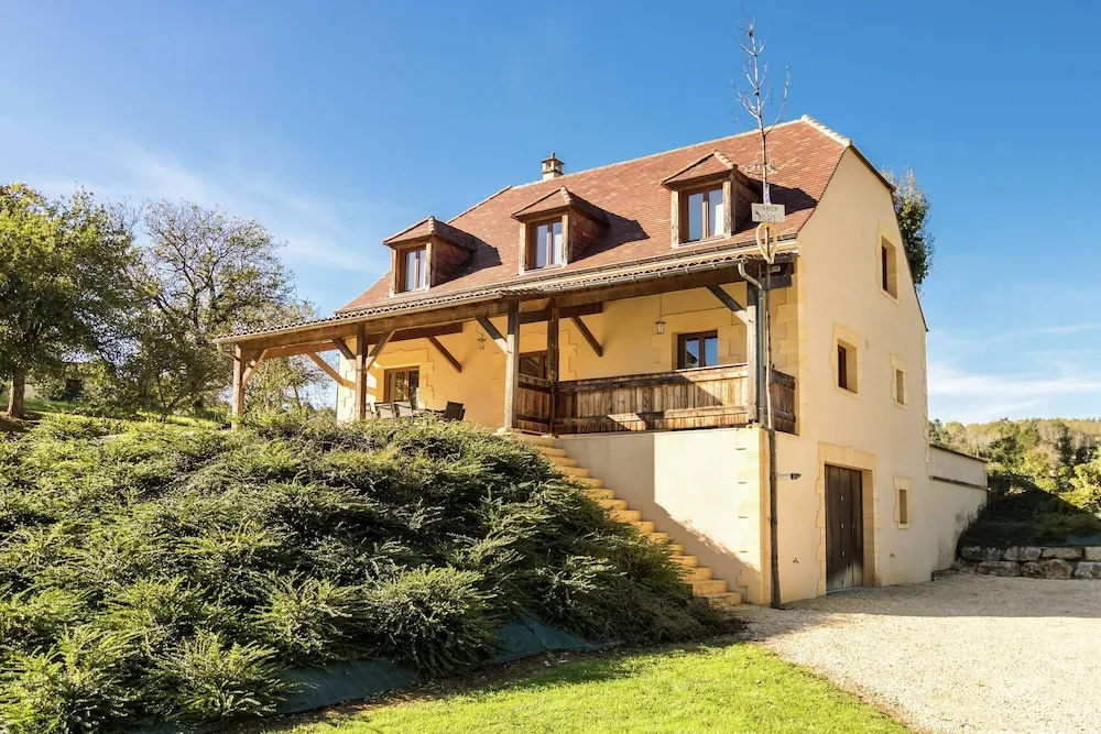 Poolside Luxury Villa in Montignac