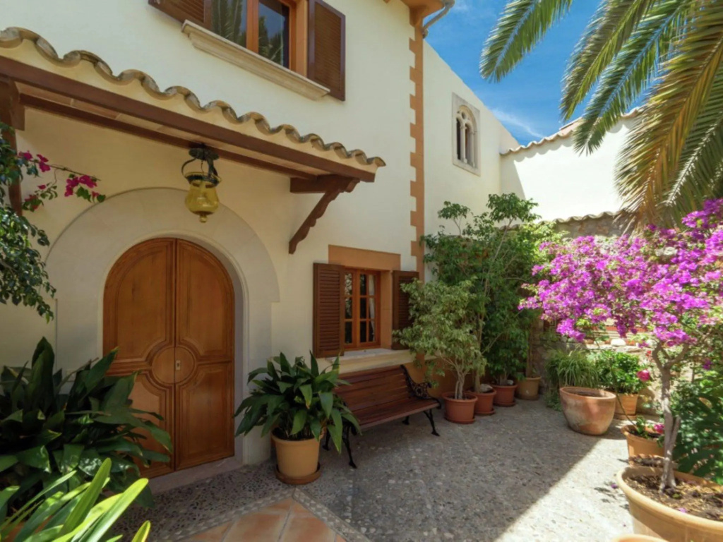 Villa in Son Servera With Beach & Pool