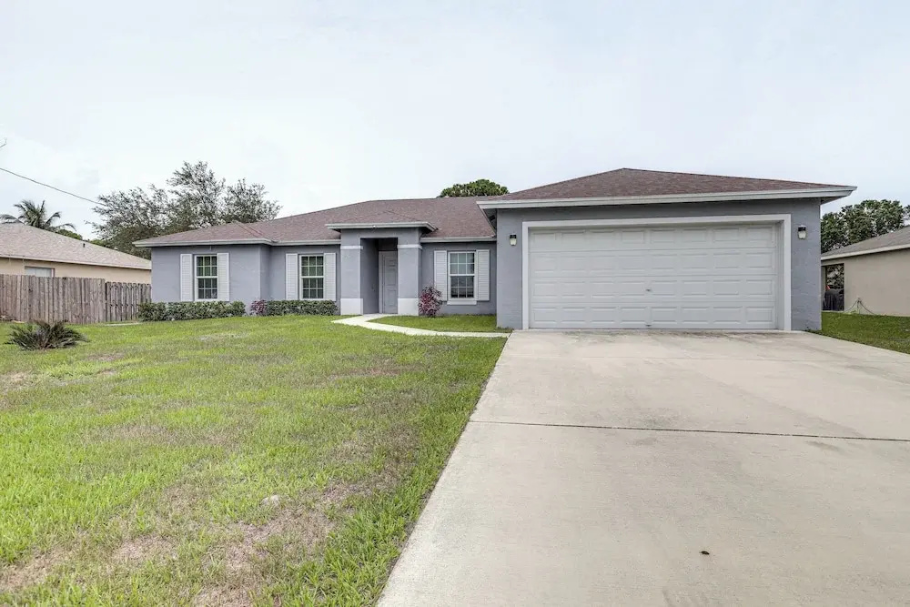 4 Mi to Clover Park: Home w/ Yard in Port St Lucie