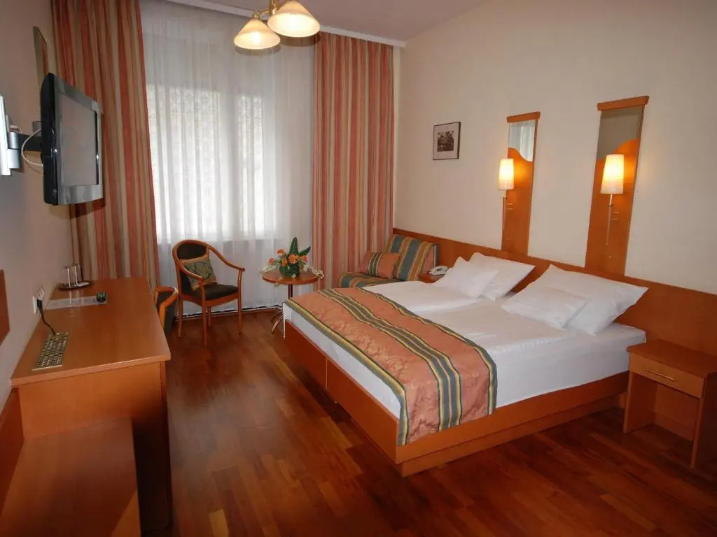 Continental Hotel-Pension - Chambres