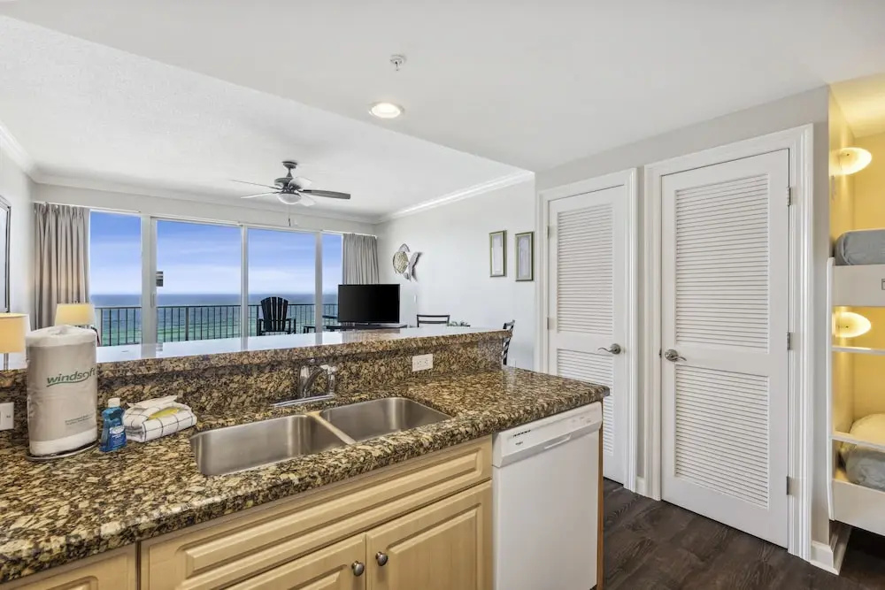 Boardwalk Beach Resort by Book That Condo - Chambres