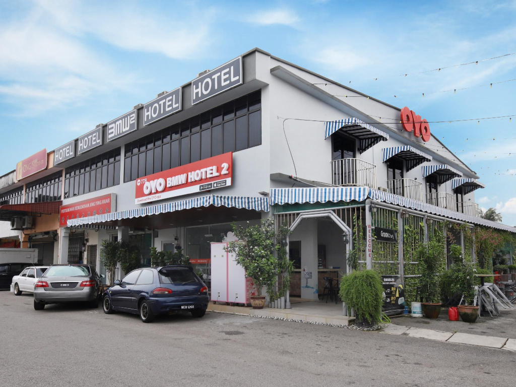 OYO 778 BMW 2 Hotel