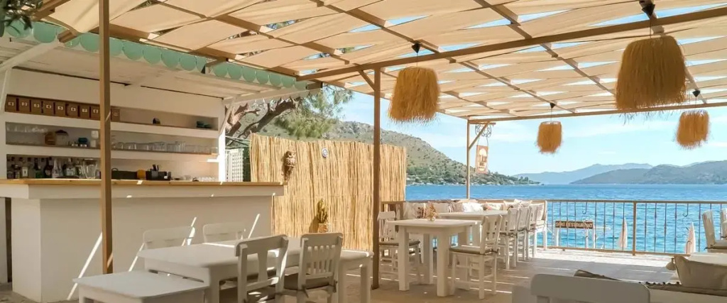 Beach & Waterfront