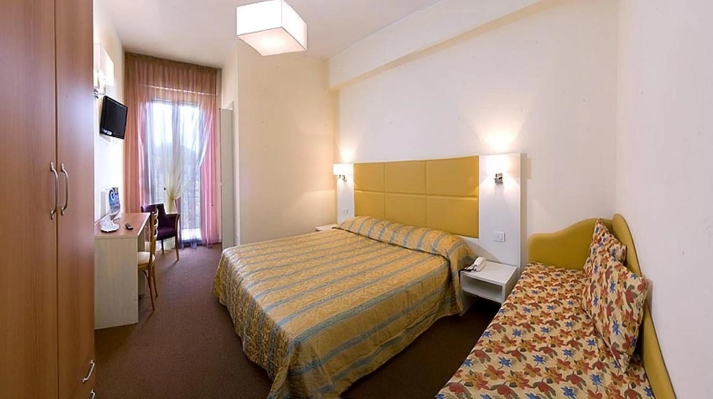 Hotel St. Moritz — 4