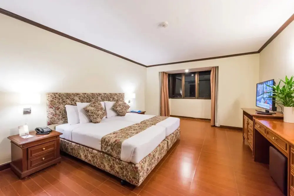 Апартаменты Omni Tower Direct Rooms Sukhumvit Soi 4 — фото