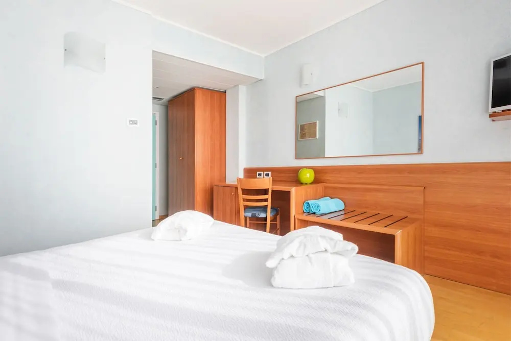 Standard Double room with balcony (full double bed)