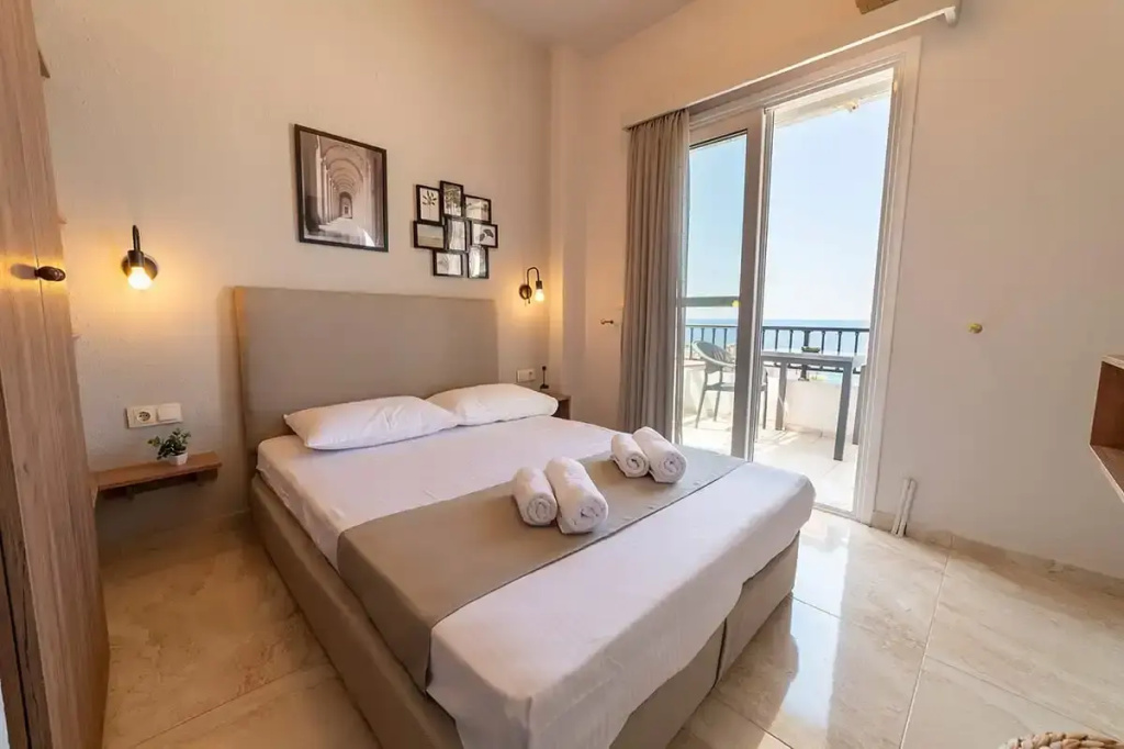 Standard Double room with sea view (full double bed)