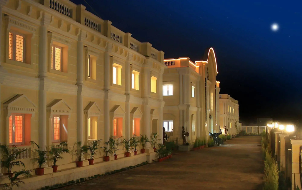Hotel Kumararraja Palace