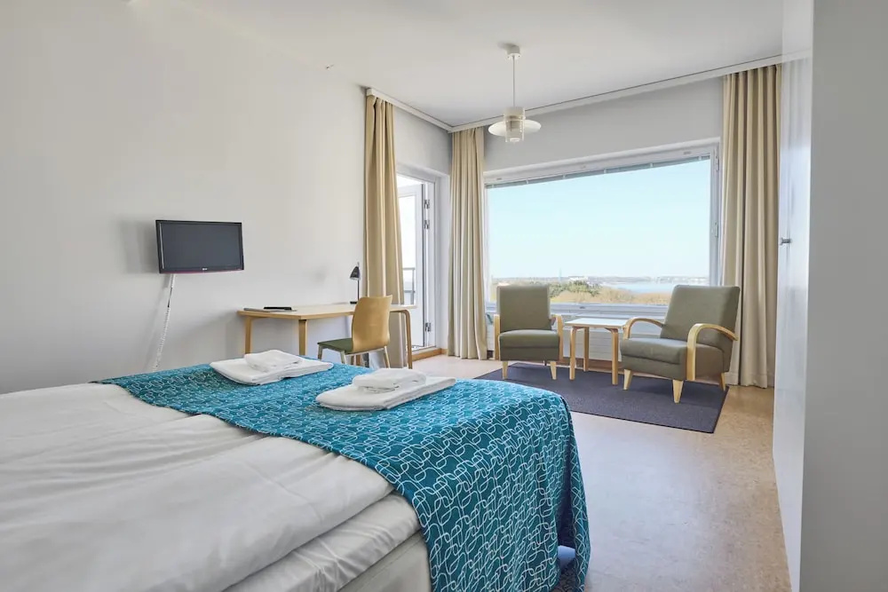 Double Suite with balcony (full double bed)