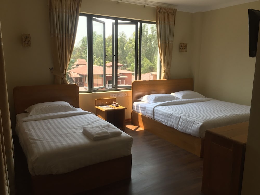 Inle Strand Hotel — 4