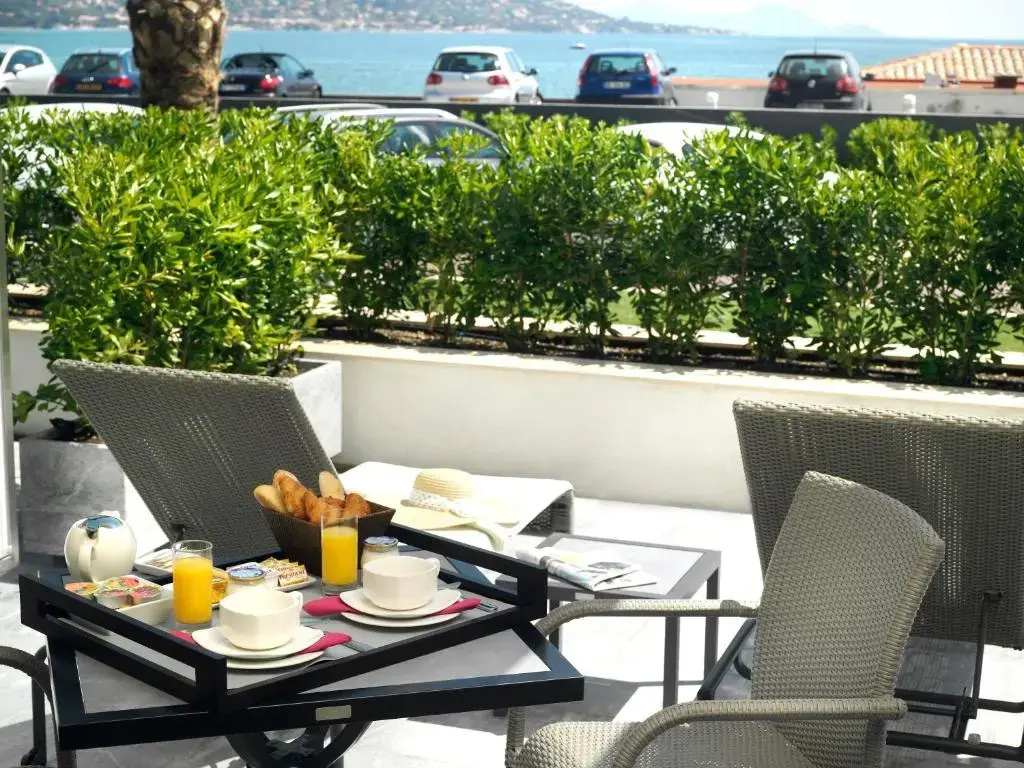 Standard Double Basement room with sea view (full double bed)