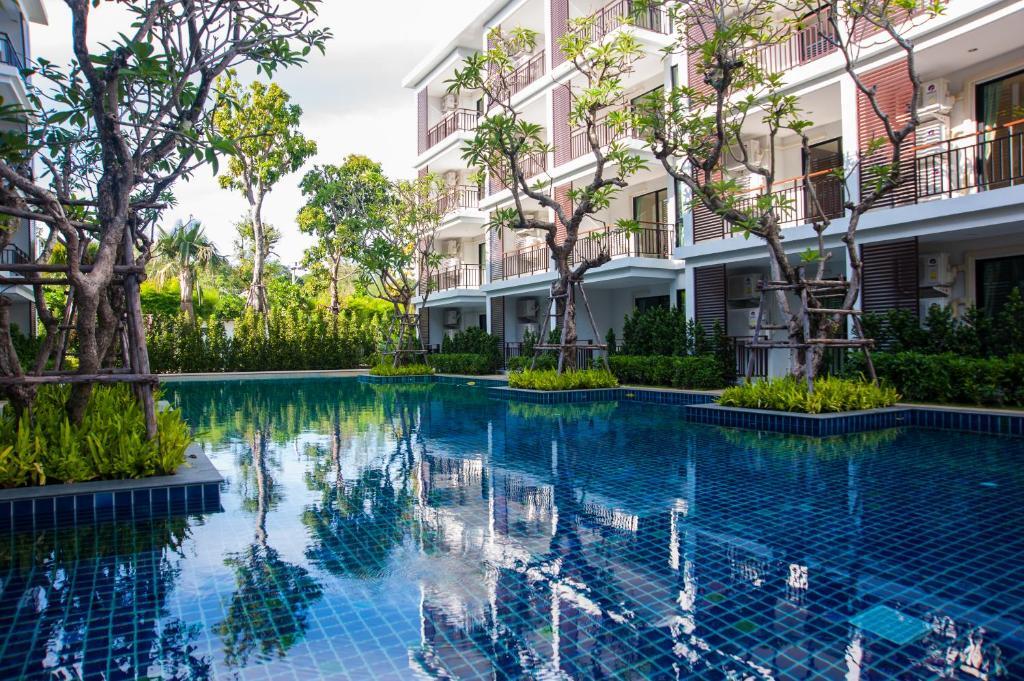 Люкс c 1 комнатой с видом на бассейн в The Title KR Beach Condotel Rawai Phuket
