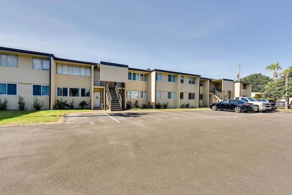 Sunny Florida Condo: 4 Mi to Gulf Islands Seashore