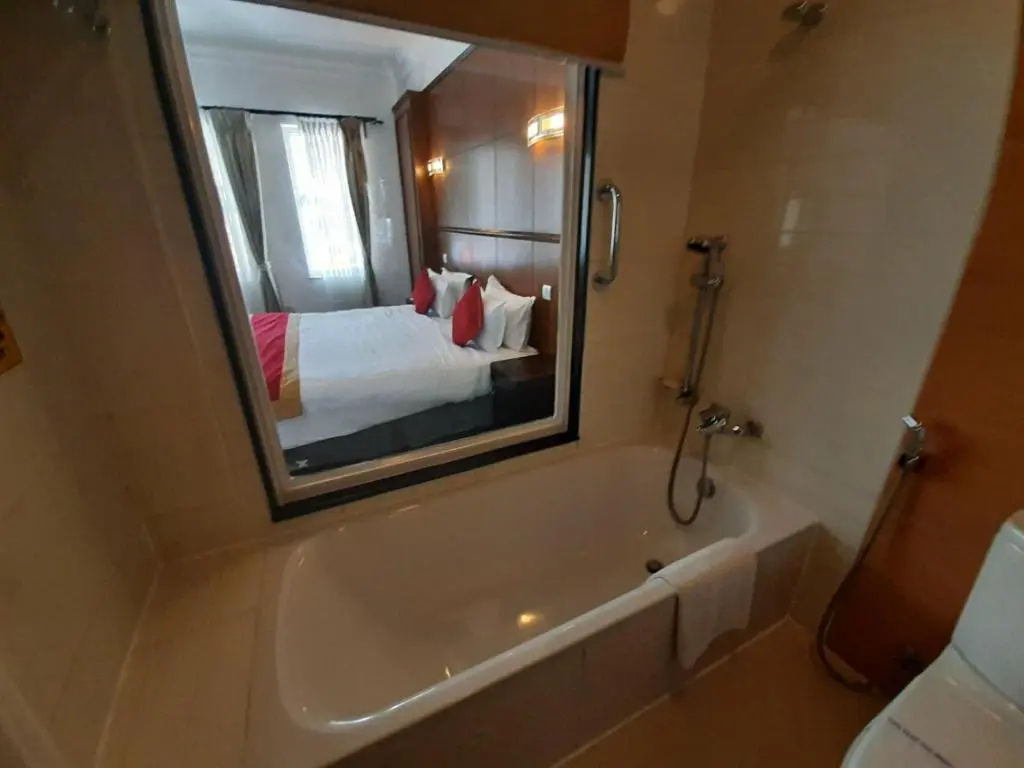 Deluxe Double room with balcony and with lake view (full double bed)
