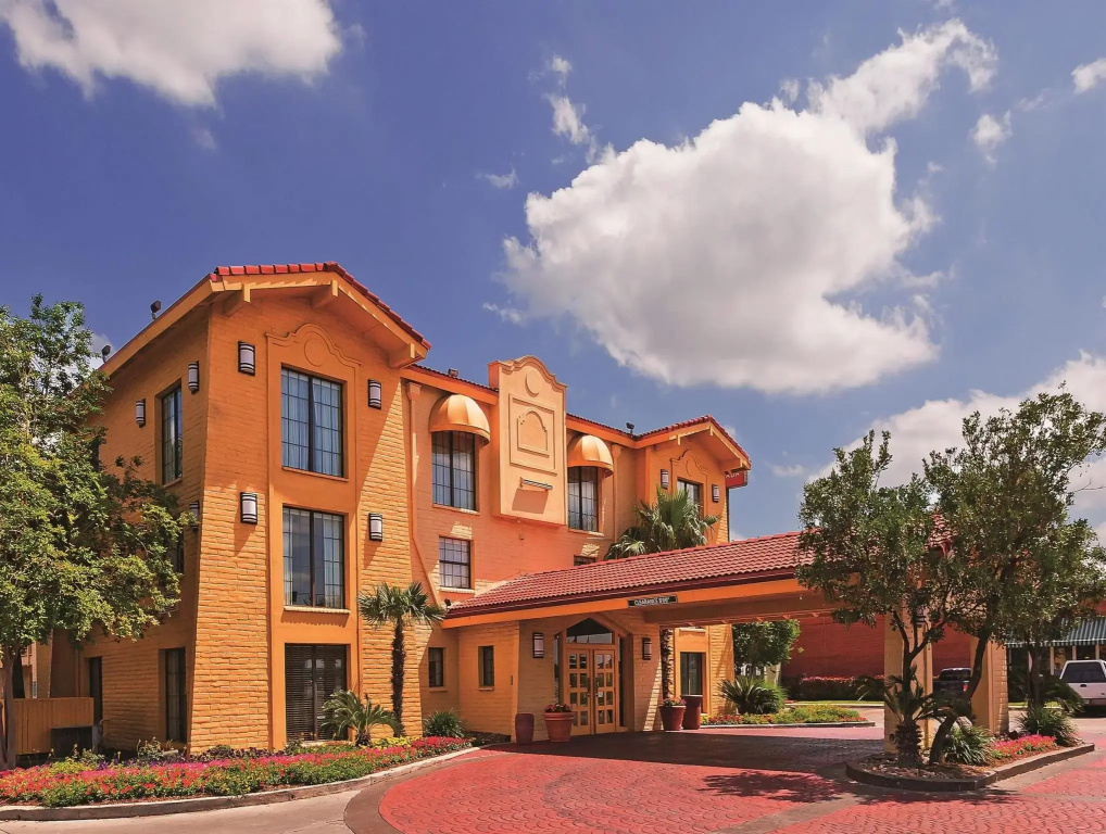Super 8 by Wyndham San Antonio Near SeaWorld Ingram Park