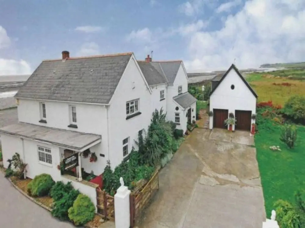 1-bed Cottage on Coastal Pathway in South Wales