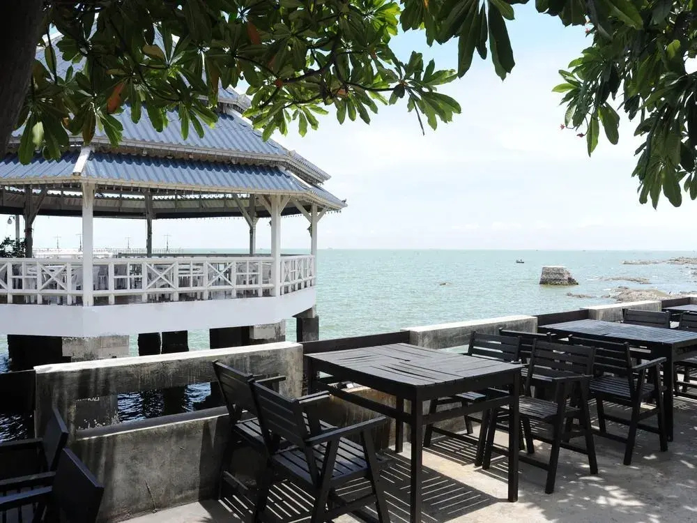 Beach & Waterfront
