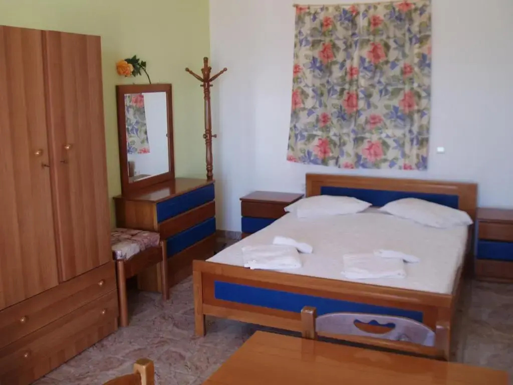 Standard Double Studio (full double bed)