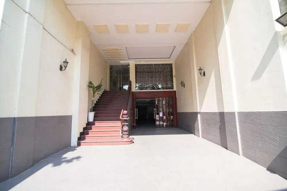 Lobby & Reception