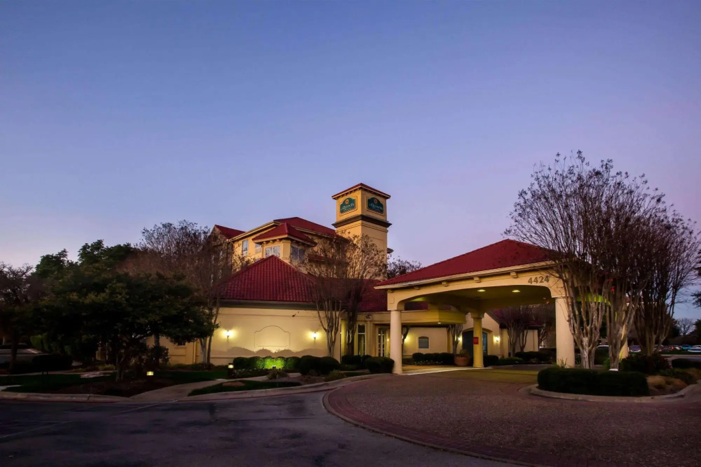La Quinta Inn & Suites by Wyndham Austin Southwest