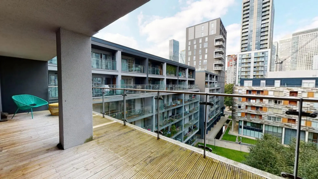 Deluxe Two Bed Apartment w Balcony in Canary Wharf