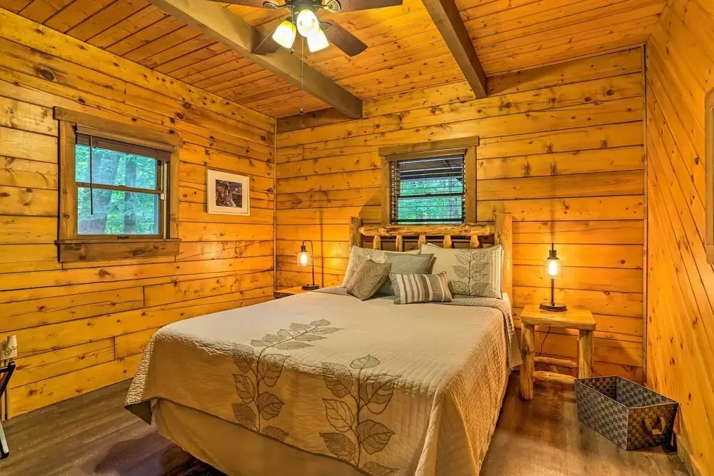 Pocono Log Cabin: Fireplace, Fire Pits & Amenities