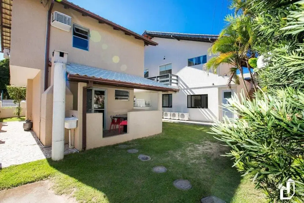 Casa Com 03 Dormitórios De Casal