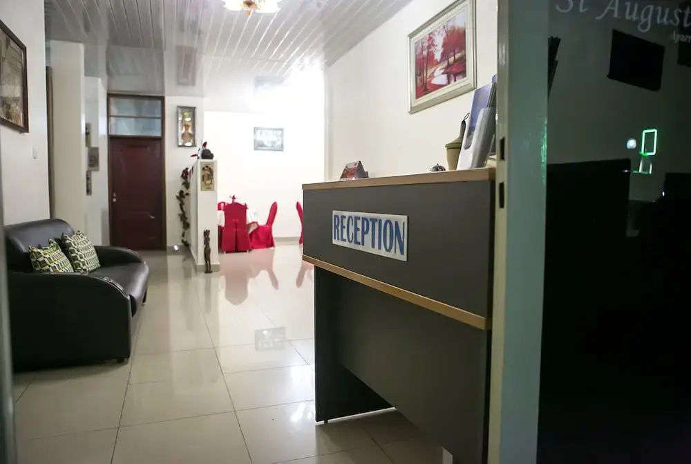 Lobby & Reception