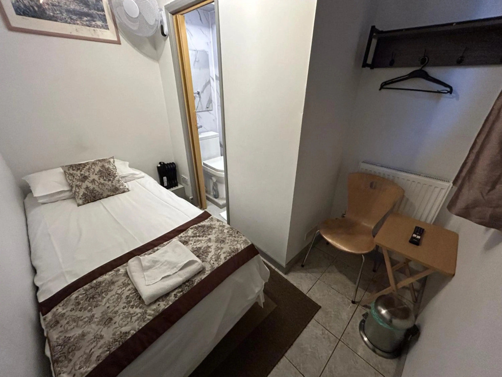 Отель Hotel Earls Court в Лондоне