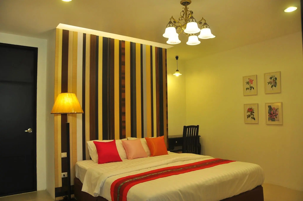 Deluxe Double room (full double bed)