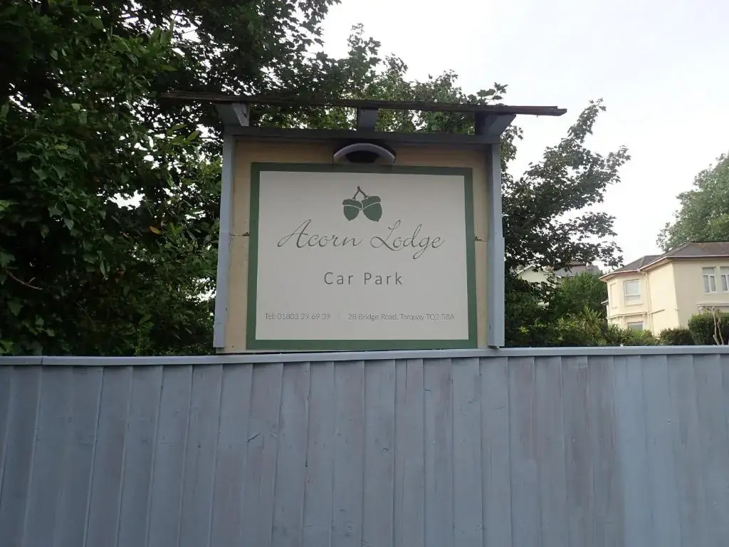 Acorn Lodge